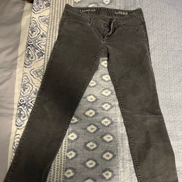 Mid rise grey Gap corduroys size 27/4 - Picture 2 of 3